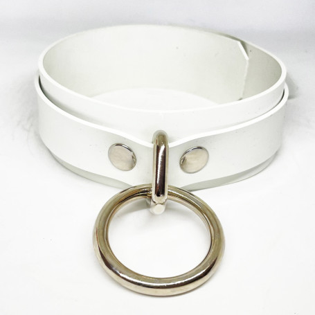 White latex collar
